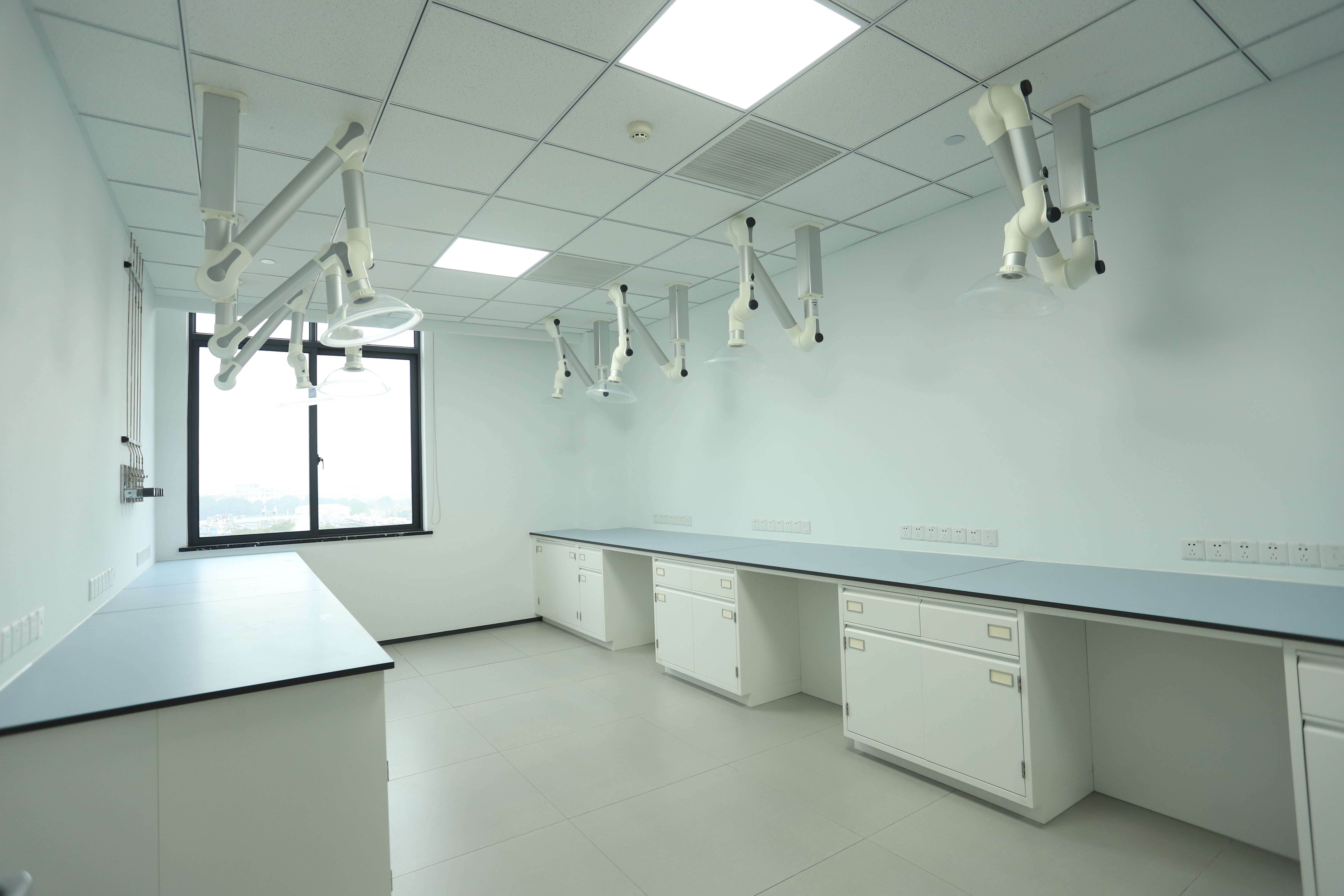 Lab Side Bench 4900 × 750 × 850 mm (1 Set)